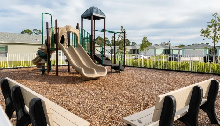 fort-pierce-florida-neighborhood-hoa-commercial-playground-equipment-wood-mulch-site-furniture-dog-park-equipment-p13048 (9)