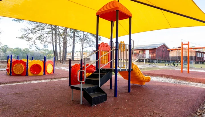 quincy-florida-school-playground-equipment-shade-poured-in-place-site-furniture-2 (11)