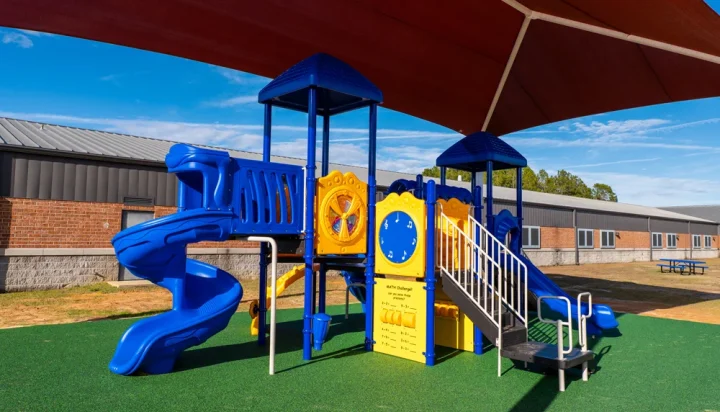 quincy-florida-school-playground-equipment-shade-poured-in-place-site-furniture- (8)