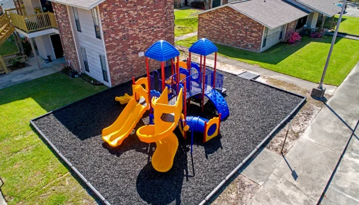 walker-louisiana-apartment-multi-family-playground-equipment-ramps-and-borders-rubber-mulch- (8)