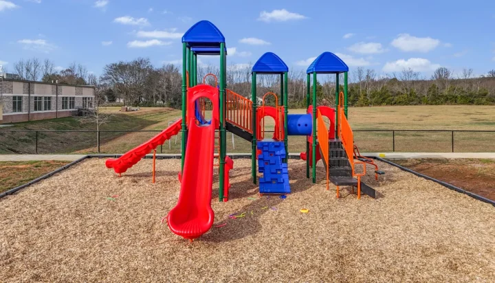 murfreesboro-tennessee-church-playground-equipment-ramps-and-borders-wood-mulch- (3)
