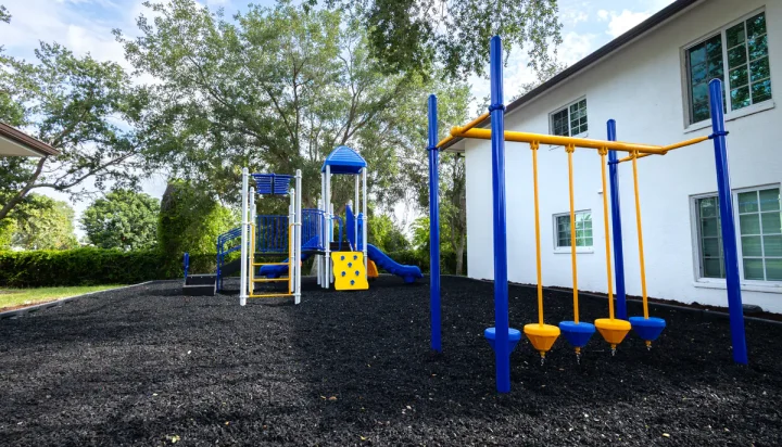 naples-florida-apartment-multi-family-playground-equipment-ramps-and-borders-rubber-mulch-site-furniture- (11)